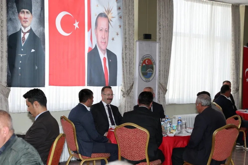Vali Yamlı, Muhtarlar Günü’nde Muhtarlarla bir araya geldi
