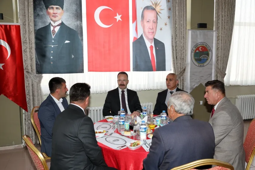 Vali Yamlı, Muhtarlar Günü’nde Muhtarlarla bir araya geldi
