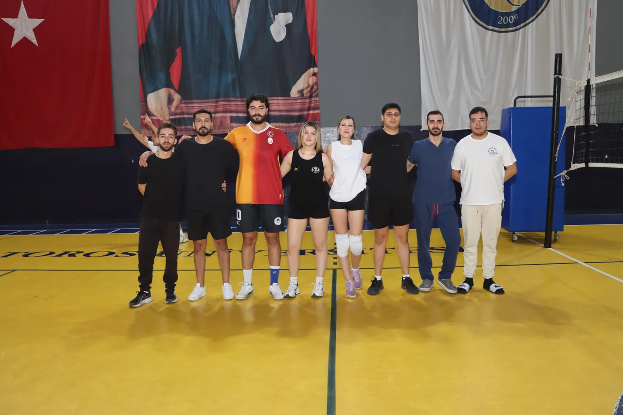 4. Geleneksel Cumhuriyet Turnuvaları voleybol müsabakalarıyla başladı
