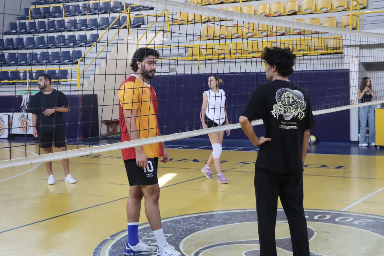 4. Geleneksel Cumhuriyet Turnuvaları voleybol müsabakalarıyla başladı