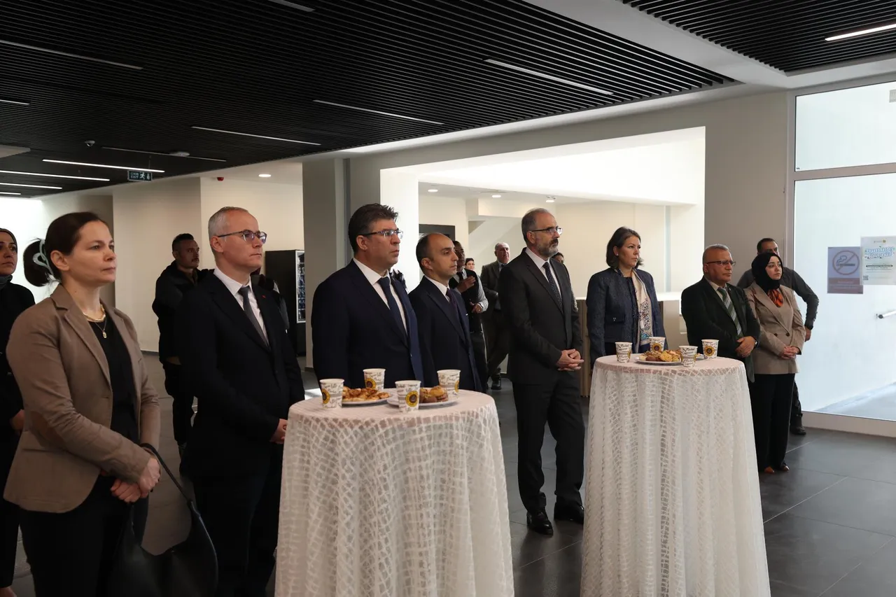 Bandırma Onyedi Eylül Üniversitesinde bağımlılık alanında çalışanlara yönelik eğitim programının açılışı yapıldı