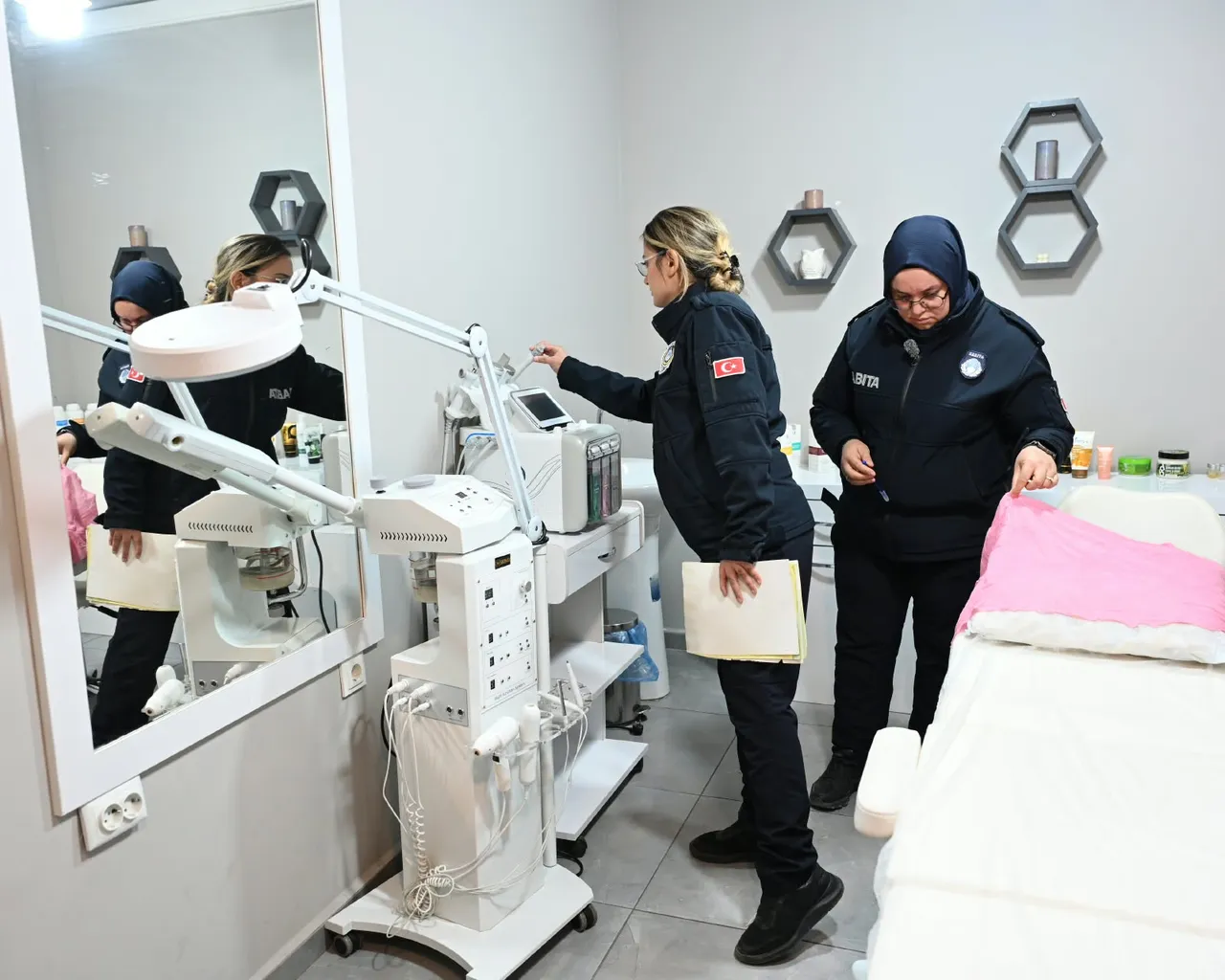 Aksaray Belediyesi: Zabıta ekiplerinden kuaför ve güzellik salonlarına denetim