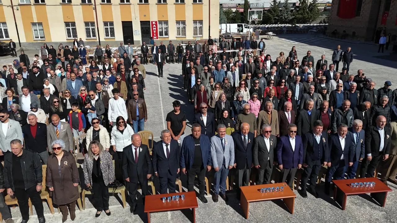 Aksaray Lisesi 100. Yılında mezunlarını aynı avluda buluşturdu