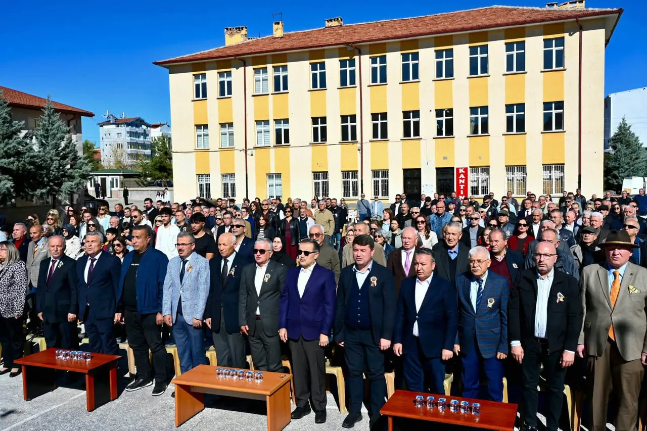 Aksaray Lisesi 100. Yılında mezunlarını aynı avluda buluşturdu