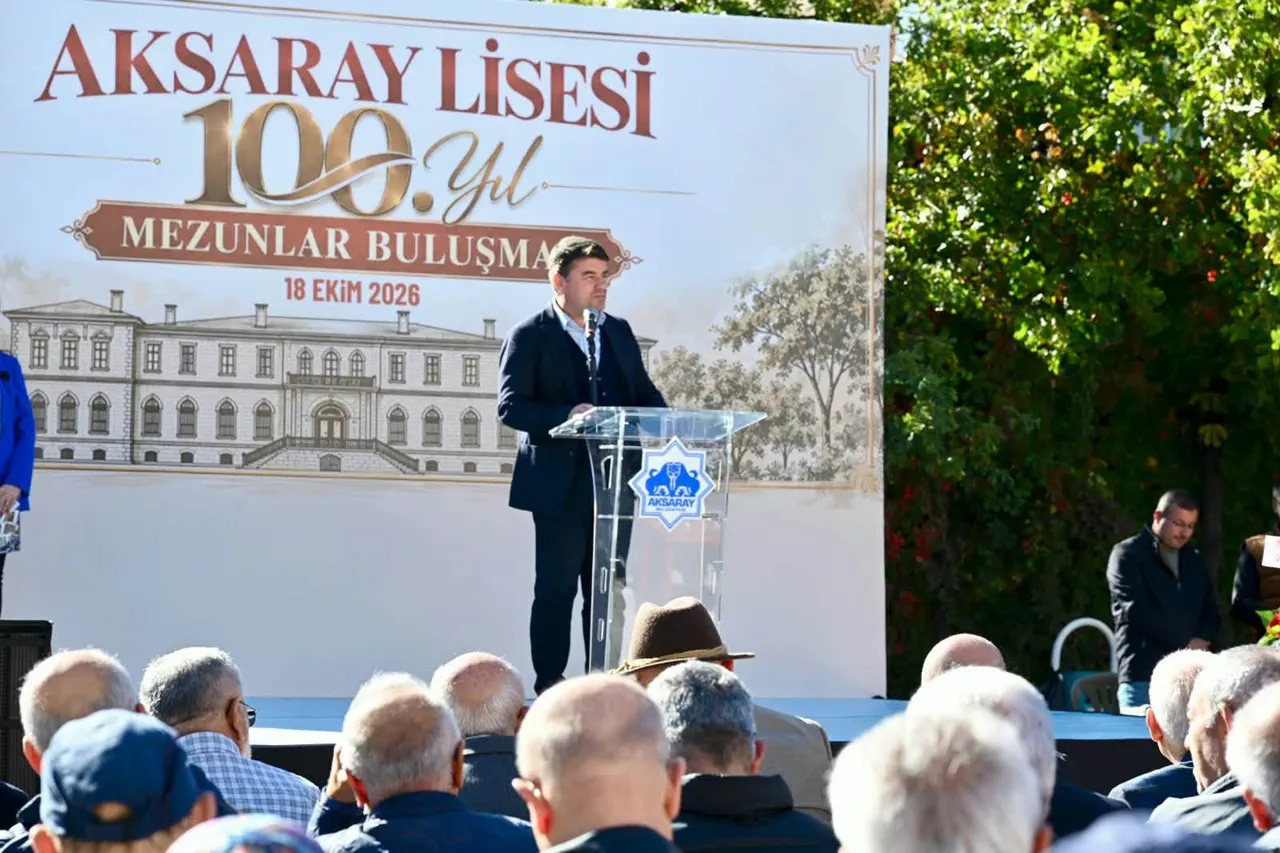 Aksaray Lisesi 100. Yılında mezunlarını aynı avluda buluşturdu