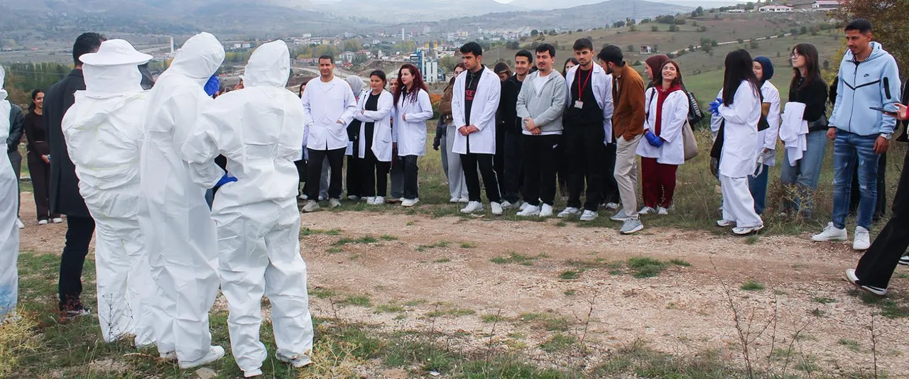 Alucra Turan Bulutçu MYO’da “Arı Hastalıkları ve Zararlıları ile Mücadele” konferansı düzenlendi