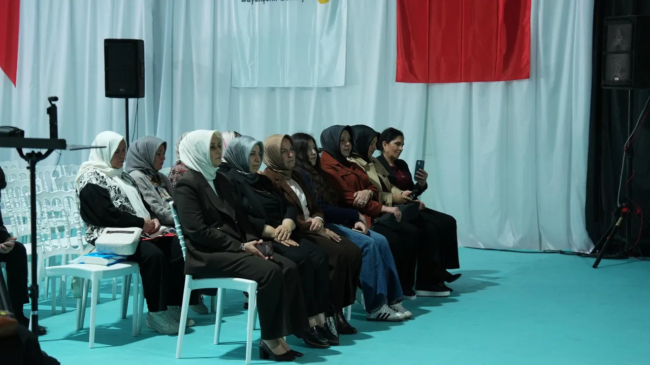 Büyükşehir’in Kitap Fuarında Salih Zengin’den çocuklara kitap sevgisi üzerine söyleşi