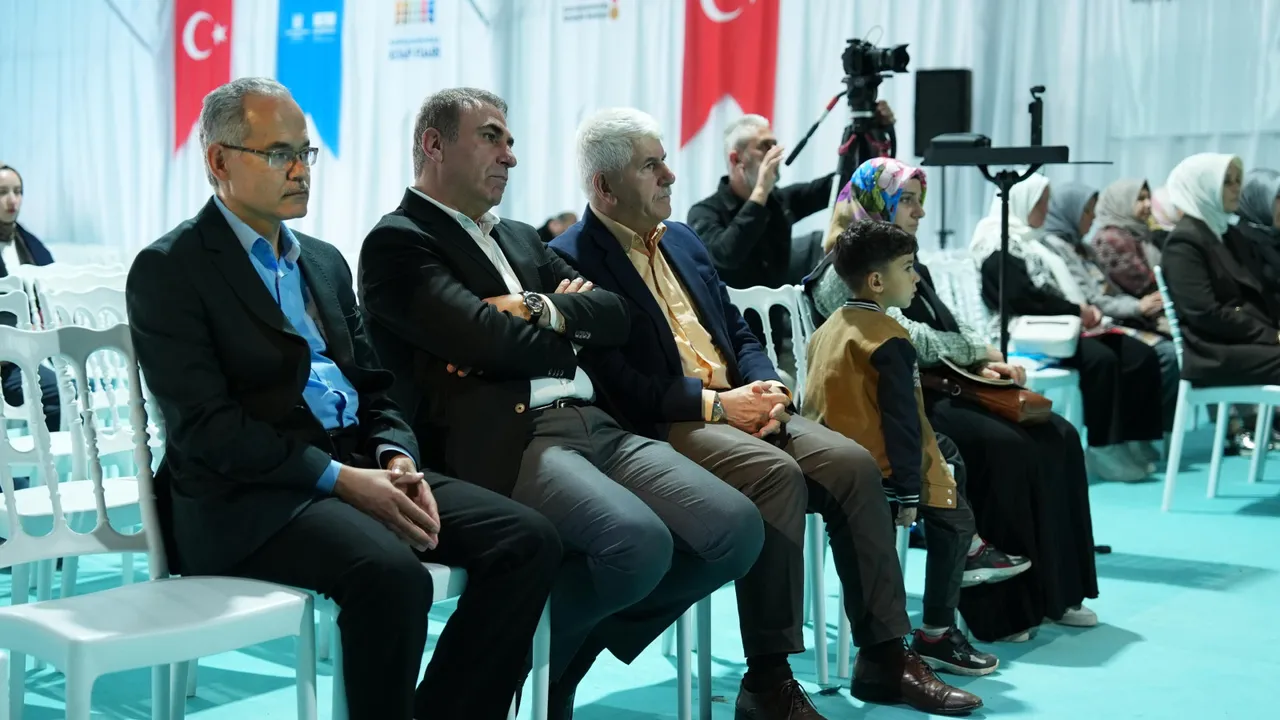 Büyükşehir’in Kitap Fuarında Salih Zengin’den çocuklara kitap sevgisi üzerine söyleşi