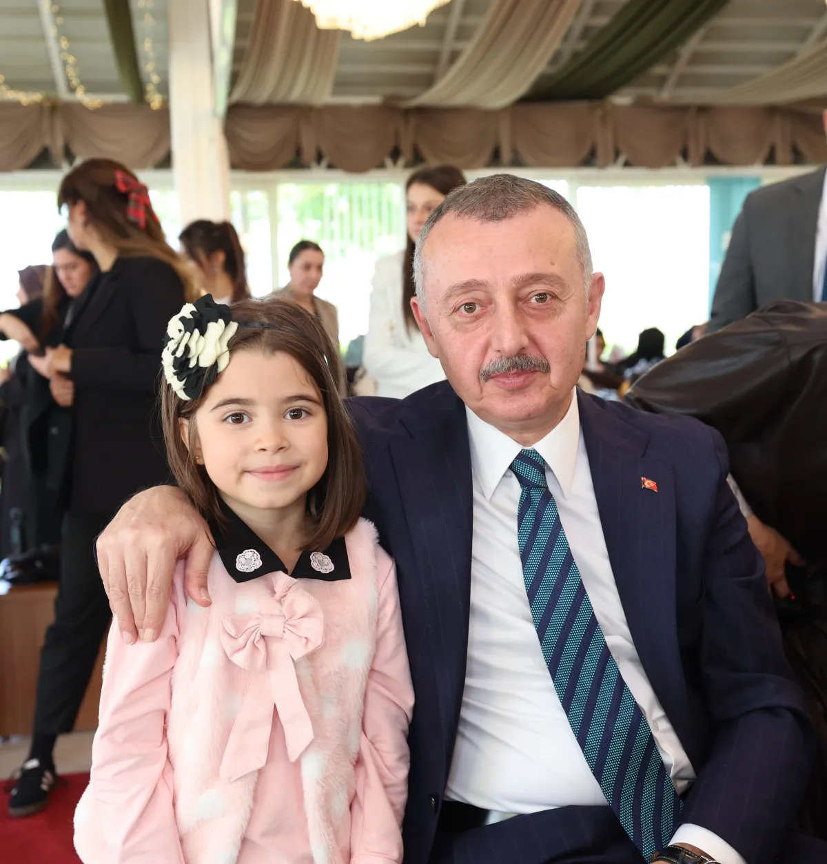 Başkan Büyükakın: Sizler mutlu olun diye çalışıyoruz