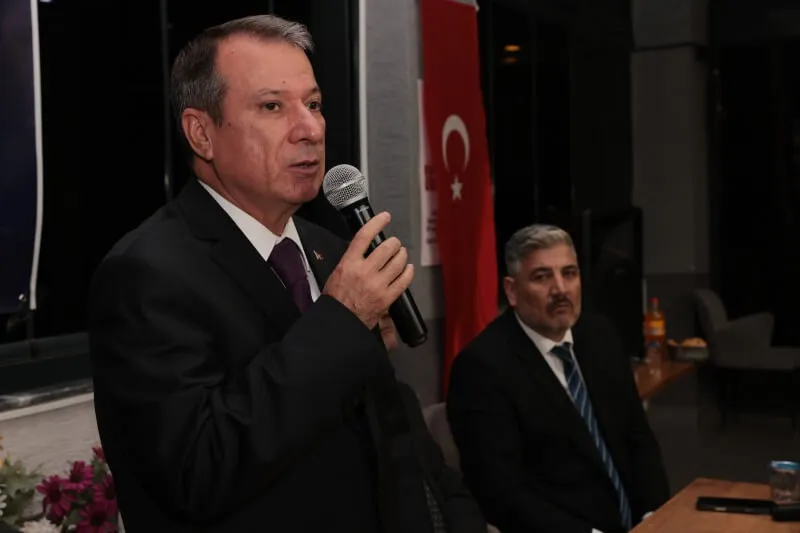19 Ekim Muhtarlar Günü dolayısıyla ilçesinde çelenk sunma töreni düzenlendi