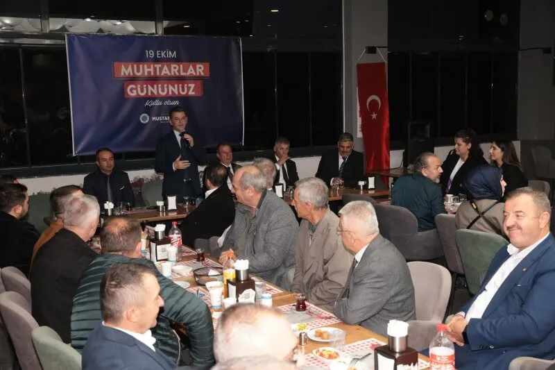 19 Ekim Muhtarlar Günü dolayısıyla ilçesinde çelenk sunma töreni düzenlendi