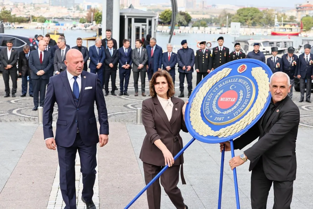 Silivri’de 19 Ekim Muhtarlar Günü dolayısıyla çelenk sunma töreni düzenlendi
