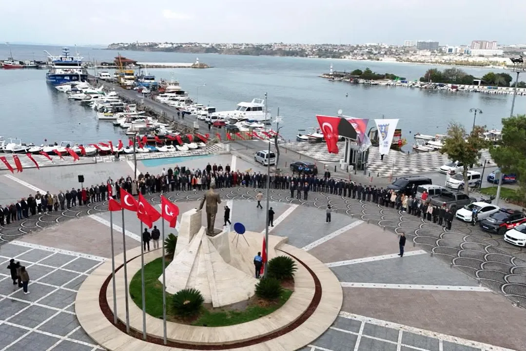 Silivri’de 19 Ekim Muhtarlar Günü dolayısıyla çelenk sunma töreni düzenlendi