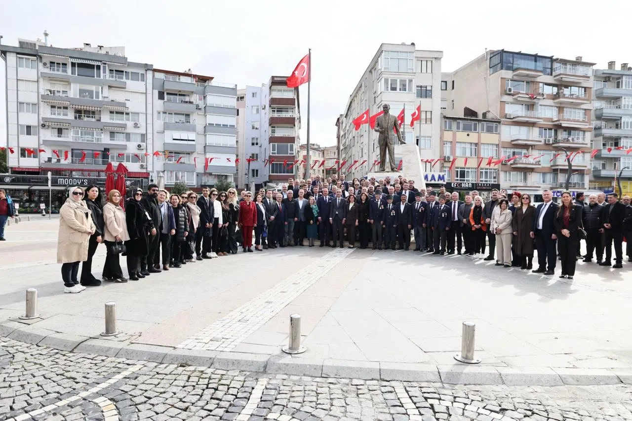 Silivri’de 19 Ekim Muhtarlar Günü dolayısıyla çelenk sunma töreni düzenlendi