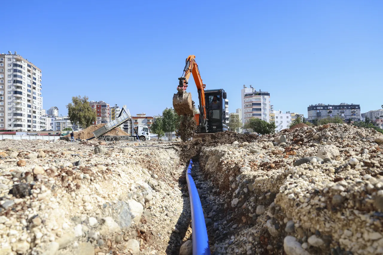 Büyükşehir’in ‘Mezitli Kent Meydanı’ Projesinde Çalışmalar Sürüyor