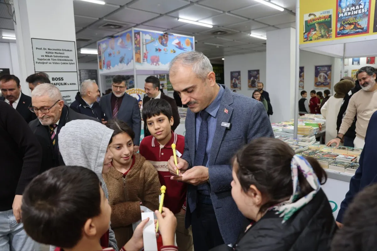 Çayırova 7. Kitap Günleri, kapılarını ziyaretçilerine açtı