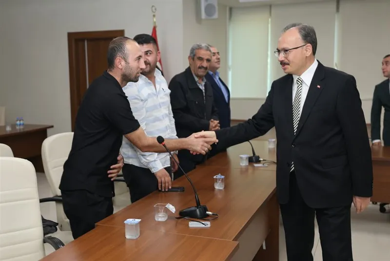 Siirt Valisi Kızılkaya, toplu taşıma kooperatiflerinin temsilcileriyle görüştü