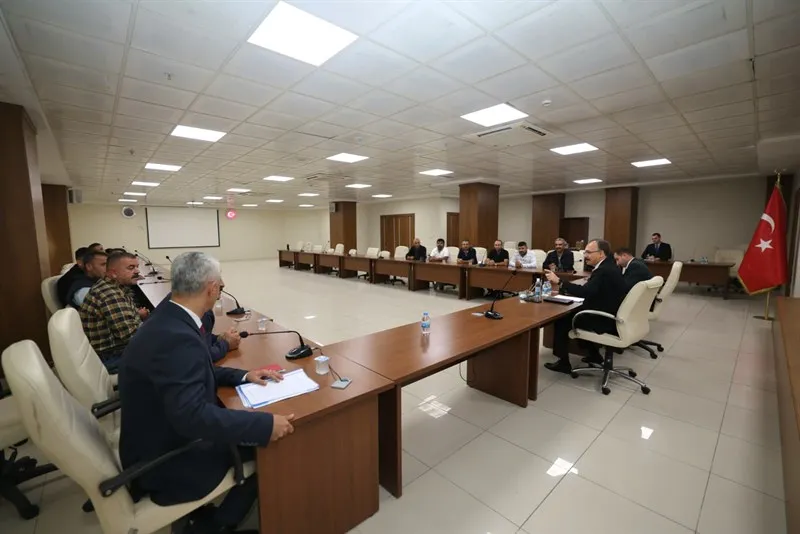 Siirt Valisi Kızılkaya, toplu taşıma kooperatiflerinin temsilcileriyle görüştü