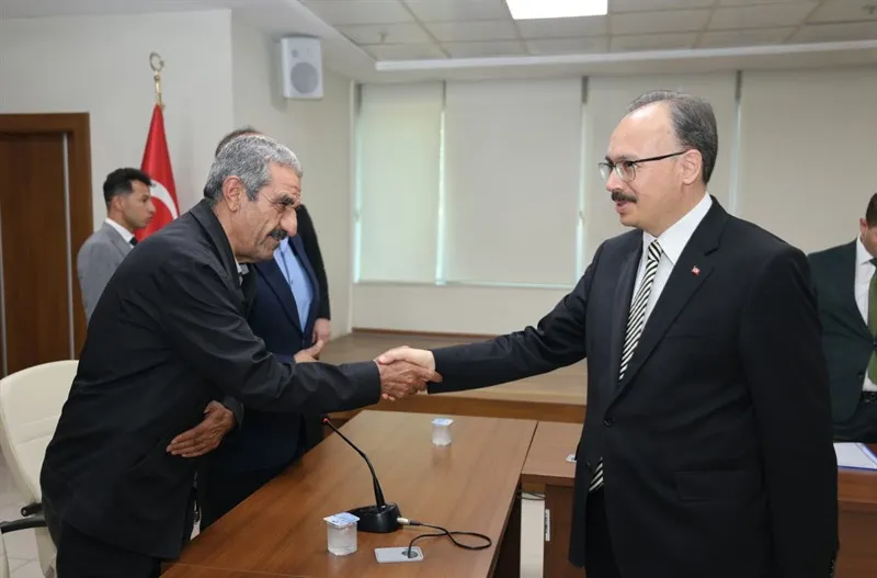 Siirt Valisi Kızılkaya, toplu taşıma kooperatiflerinin temsilcileriyle görüştü