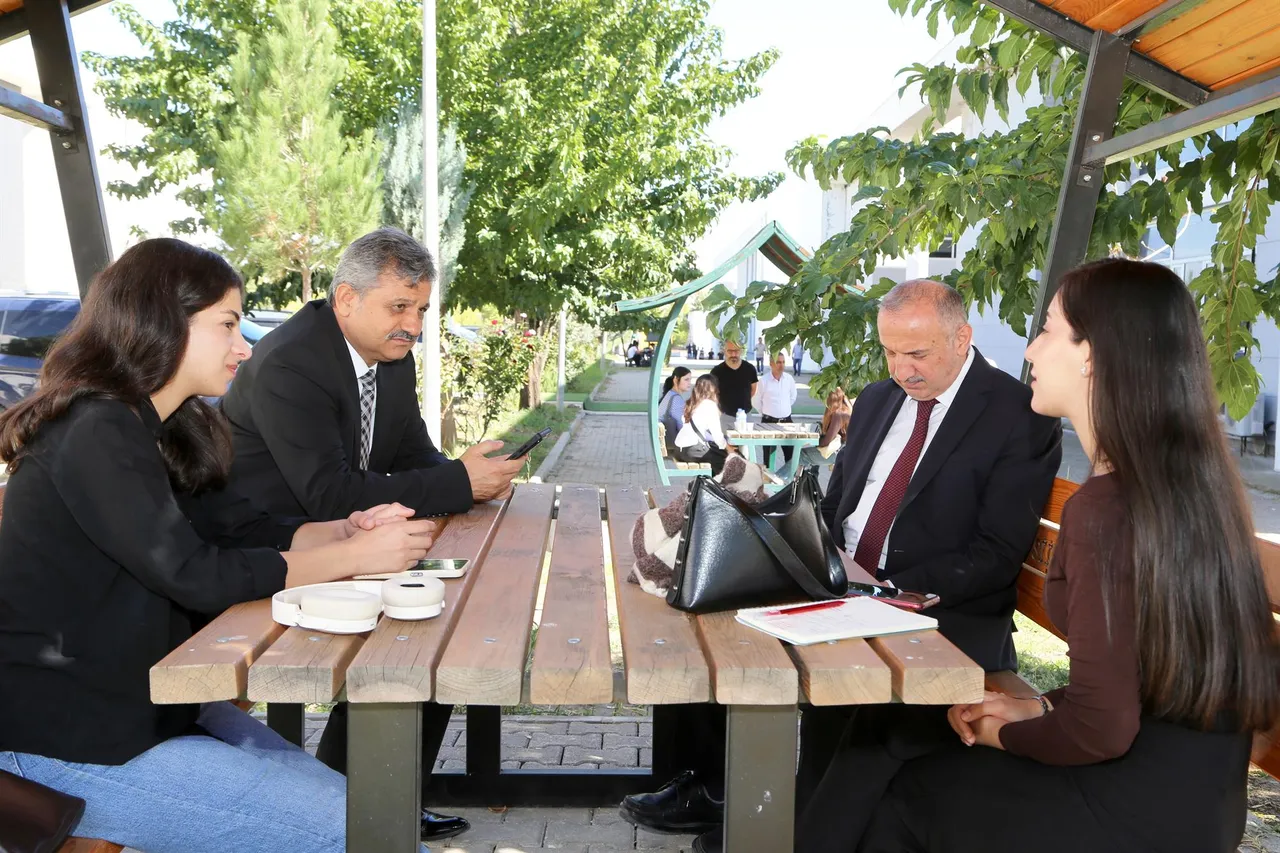 Siirt Üniversitesi Rektörü Nihat Şındak Öğrencilerle buluştu, talepleri yerinde çözüme kavuşturdu