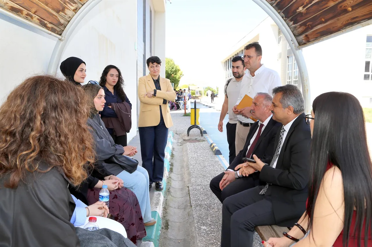 Siirt Üniversitesi Rektörü Nihat Şındak Öğrencilerle buluştu, talepleri yerinde çözüme kavuşturdu