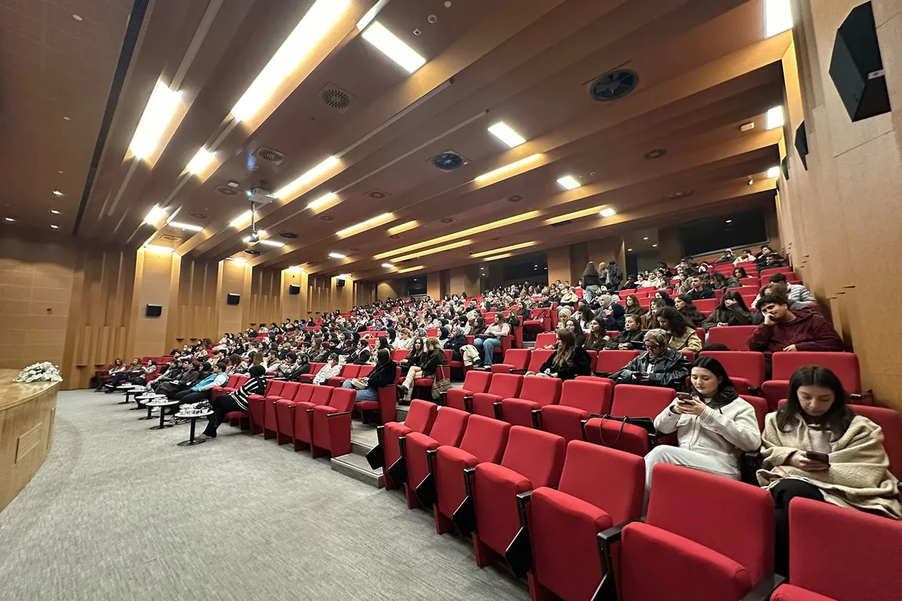 İstanbul Atlas Üniversitesi’nde “Sosyal Hizmet Uygulama ve Hizmet Modelleri” eğitimi verildi
