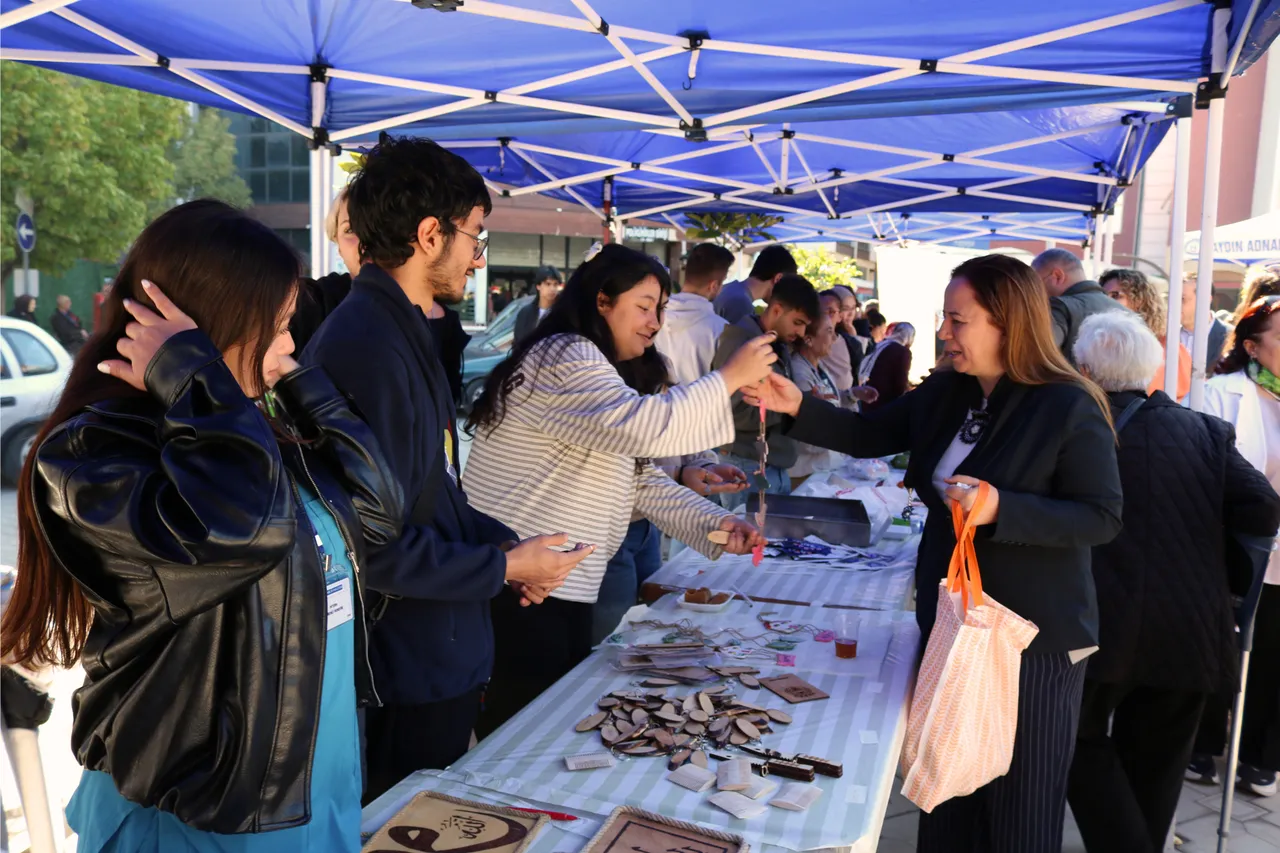 Tıp Fakültesi, tedavi gören çocuklar yararına “Hep Birlikte Kermese” etkinliği düzenledi