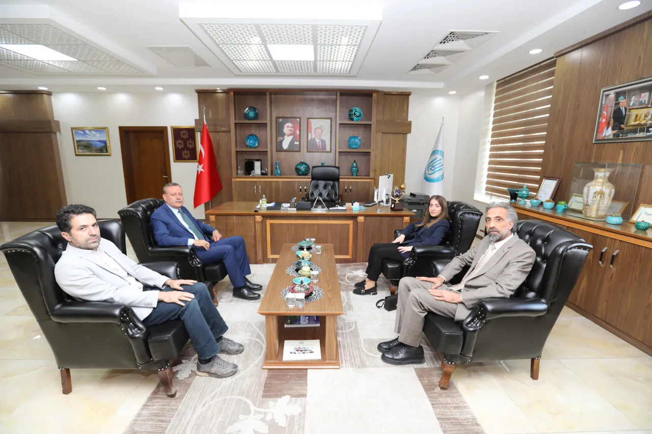 Bitlis İl Göç İdaresi Müdürü Şengüler, Rektör Elmastaş’ı ziyaret etti