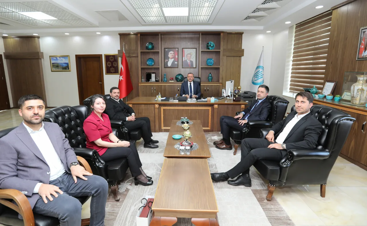 Bitlis Baro Başkanı Avukat Muhammed Emin Acar, Rektör Elmastaş’ı ziyaret etti