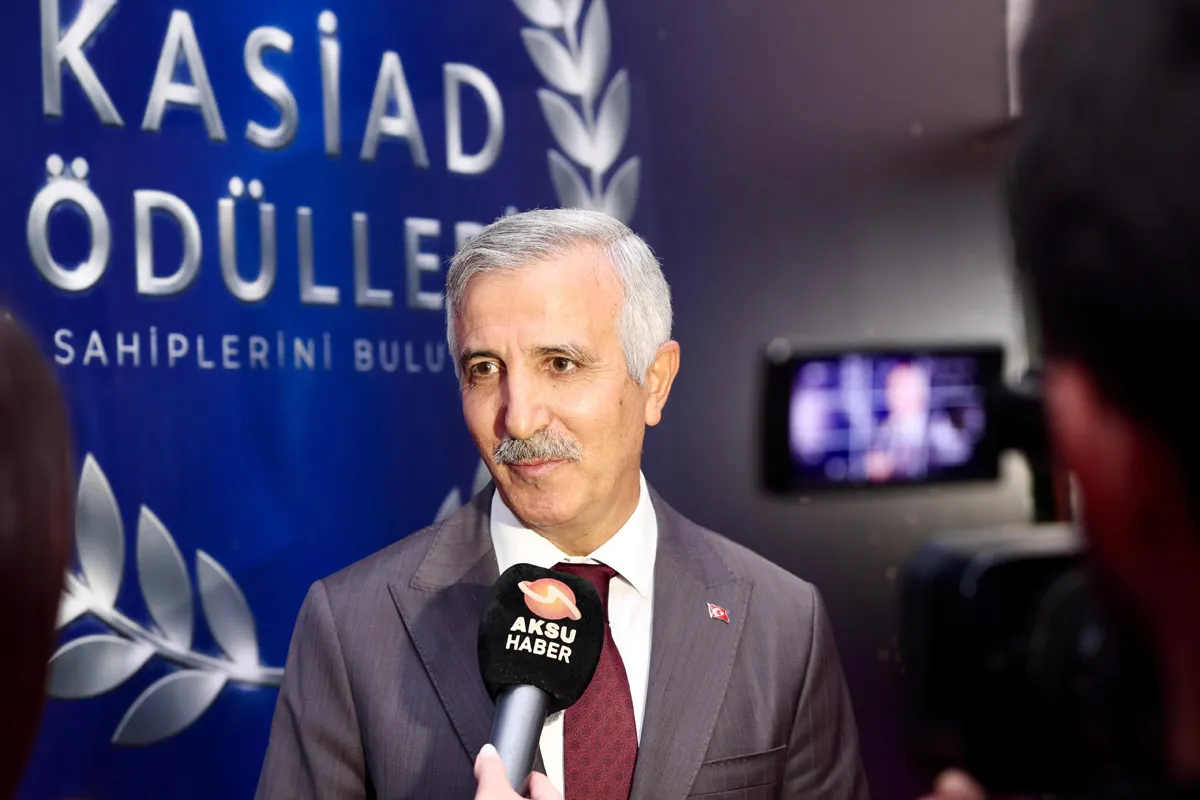 Vali Ünlüer, 5. KASİAD Ödülleri Töreni’ne katıldı