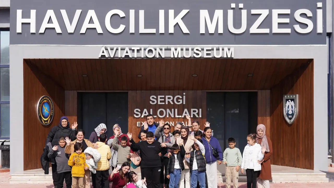 Engelli Çocuklar ve Aileleri Havacılık Müzesi'ni gezdi