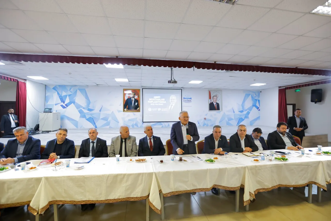 Başkan Büyükkılıç, Sarız ve Pınarbaşı’nda Muhtarlarla Buluştu: İnsanı yaşat ki devlet yaşasın