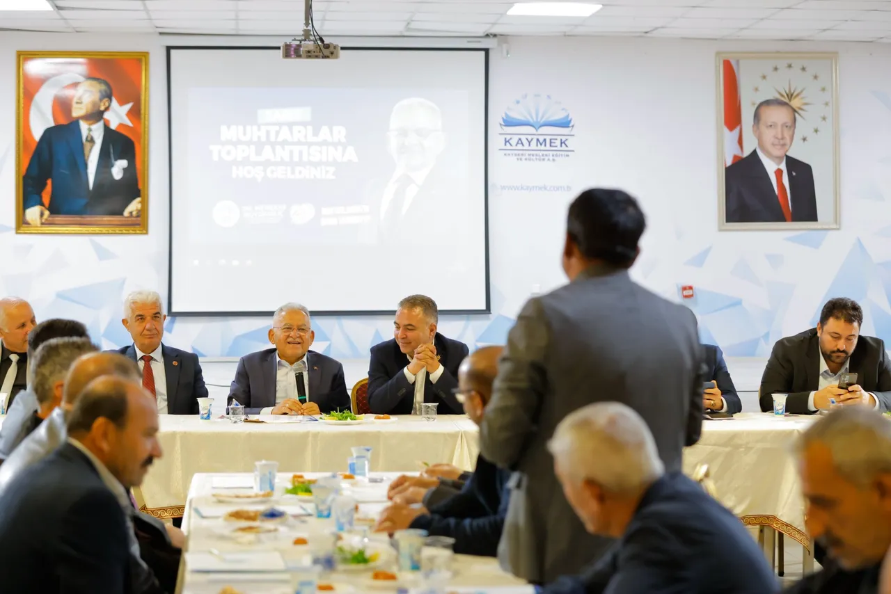 Başkan Büyükkılıç, Sarız ve Pınarbaşı’nda Muhtarlarla Buluştu: İnsanı yaşat ki devlet yaşasın