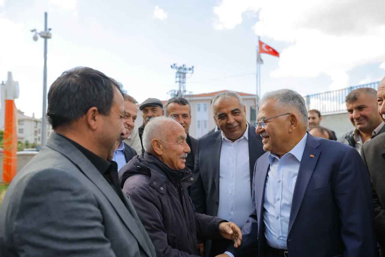 Başkan Büyükkılıç, Sarız ve Pınarbaşı’nda Muhtarlarla Buluştu: İnsanı yaşat ki devlet yaşasın