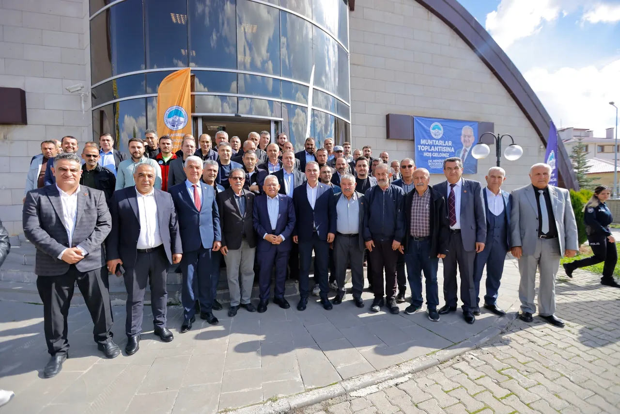 Başkan Büyükkılıç, Sarız ve Pınarbaşı’nda Muhtarlarla Buluştu: İnsanı yaşat ki devlet yaşasın
