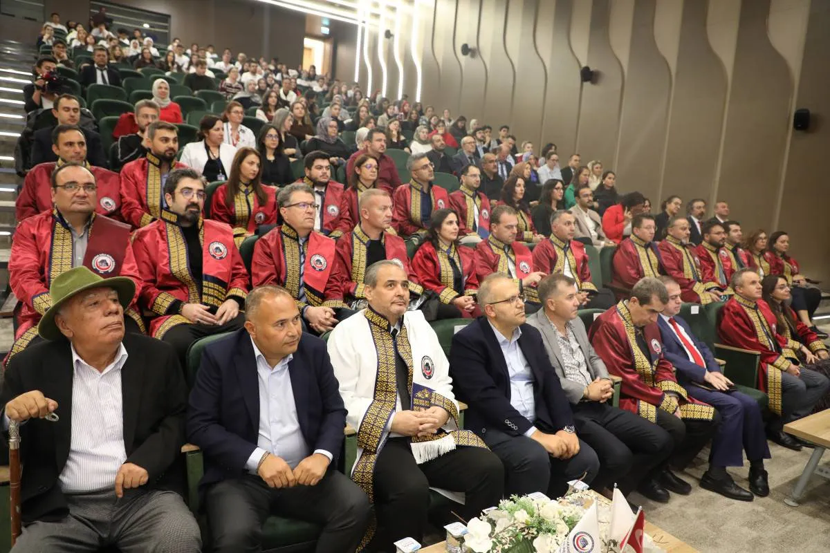 AFSÜ’de sağlığa ve bilime değer katanlar ödüllendirildi