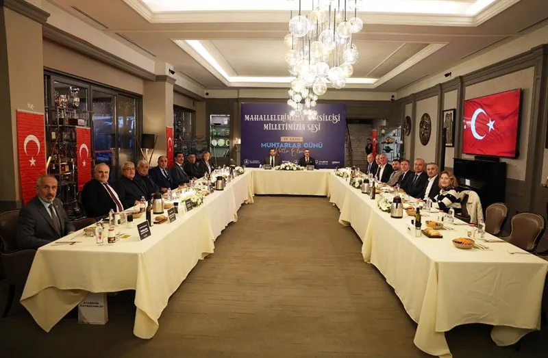 Ataşehir Kaymakamı Arslan, düzenlenen yemekte muhtarlar ile bir araya geldi