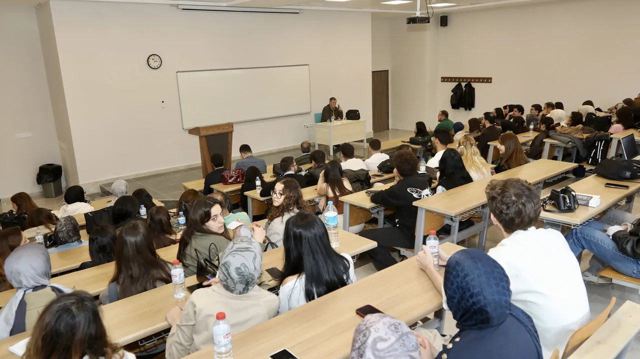 Tokat Gaziosmanpaşa Üniversitesinden “Hukuk Davalarında Yapay Zeka” söyleşisi