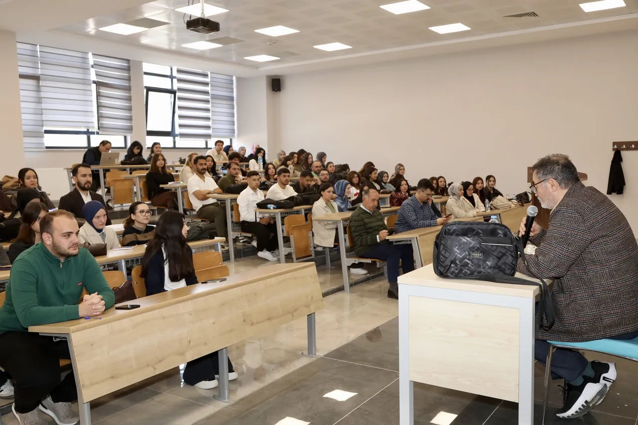 Tokat Gaziosmanpaşa Üniversitesinden “Hukuk Davalarında Yapay Zeka” söyleşisi