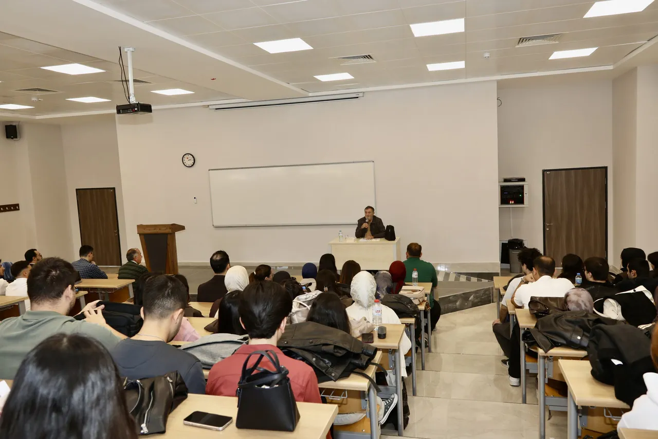 Tokat Gaziosmanpaşa Üniversitesinden “Hukuk Davalarında Yapay Zeka” söyleşisi