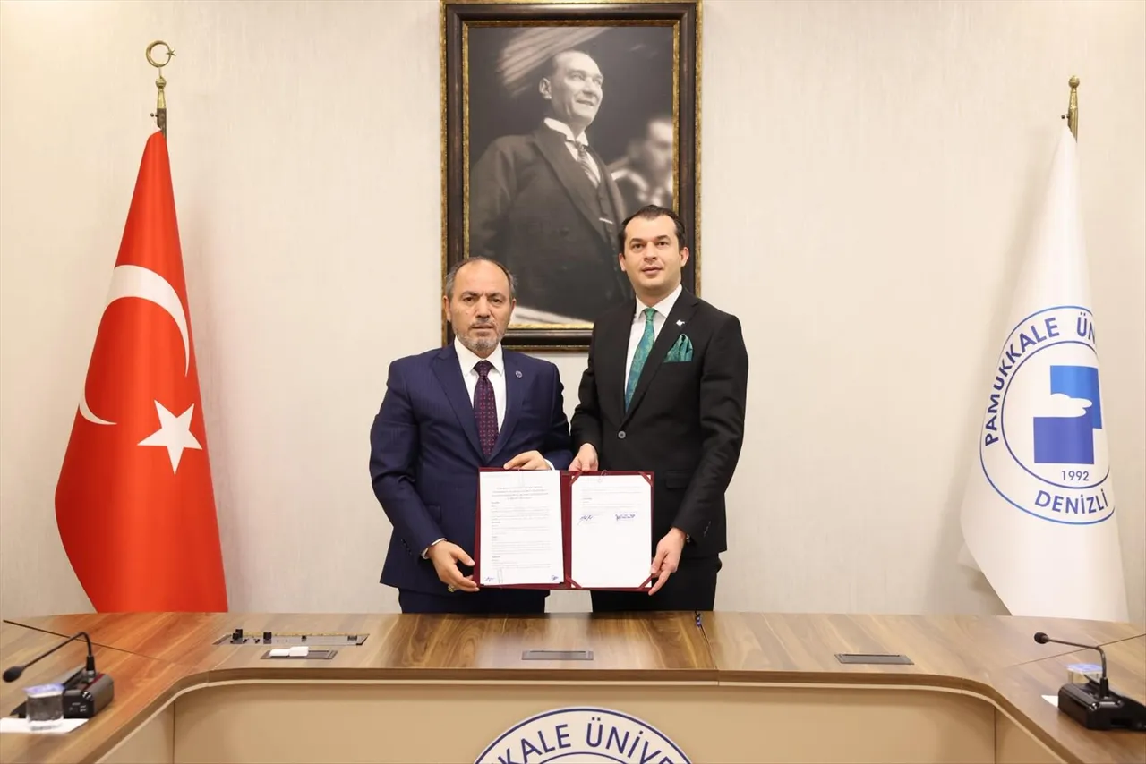 PAÜ Honaz MYO ile Denizli SMMMO Arasında Mesleki Eğitim İş Birliği protokolü imzalandı