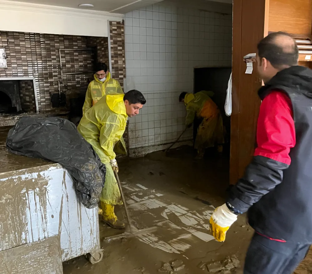 Üsküdarlı Destek AFAD gönüllüleri Ayazağa’da sel sonrası çalışmalara katıldı