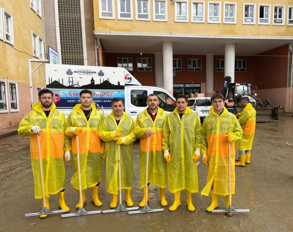 Üsküdarlı Destek AFAD gönüllüleri Ayazağa’da sel sonrası çalışmalara katıldı