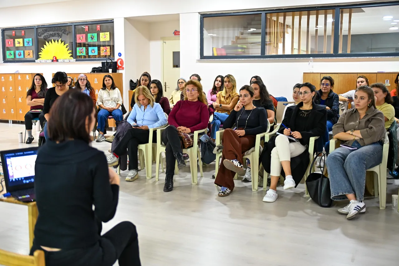 Çanakkale Belediyesi'nde toplumsal cinsiyet eşitliği eğitimi verildi