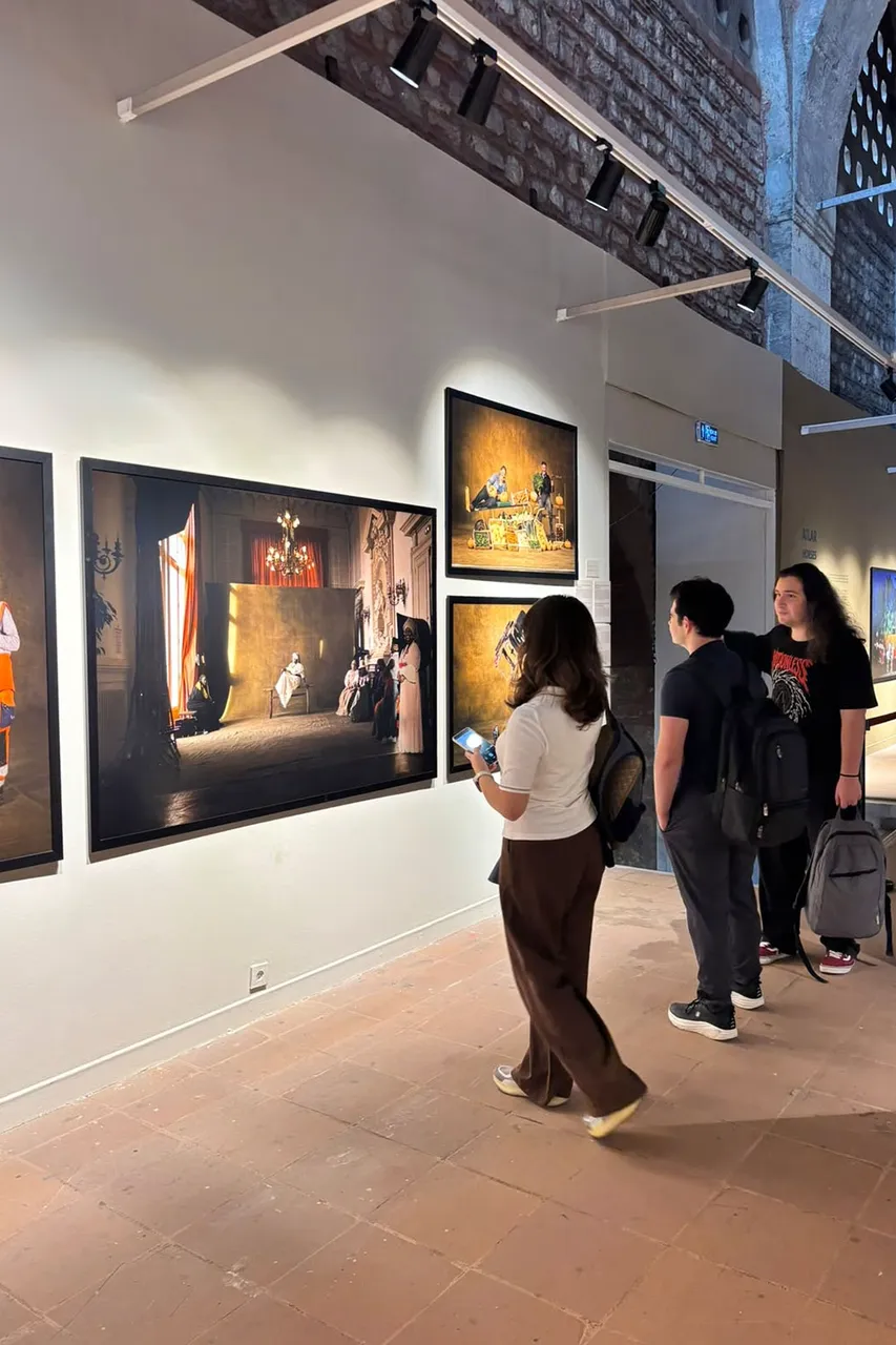 Görsel iletişim tasarımı ve dijital oyun tasarımı öğrencileri, 212 Photography Istanbul sergisini ziyaret etti