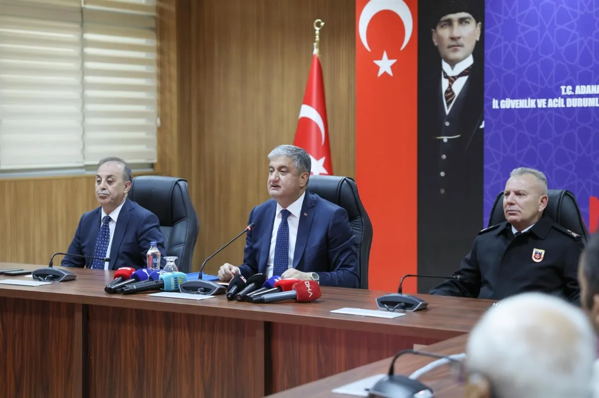 Adana Valiliği medya buluşması güvenlik değerlendirme ve bilgilendirme toplantısı yapıldı