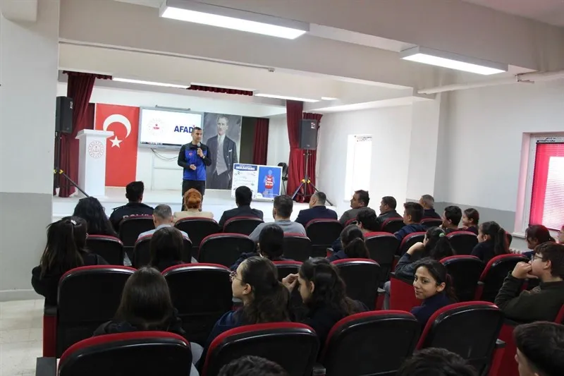 Başmakçı Kaymakamlığı: Kaymakamımız Merve Bayri afetlere hazır olalım” konulu seminere katıldı