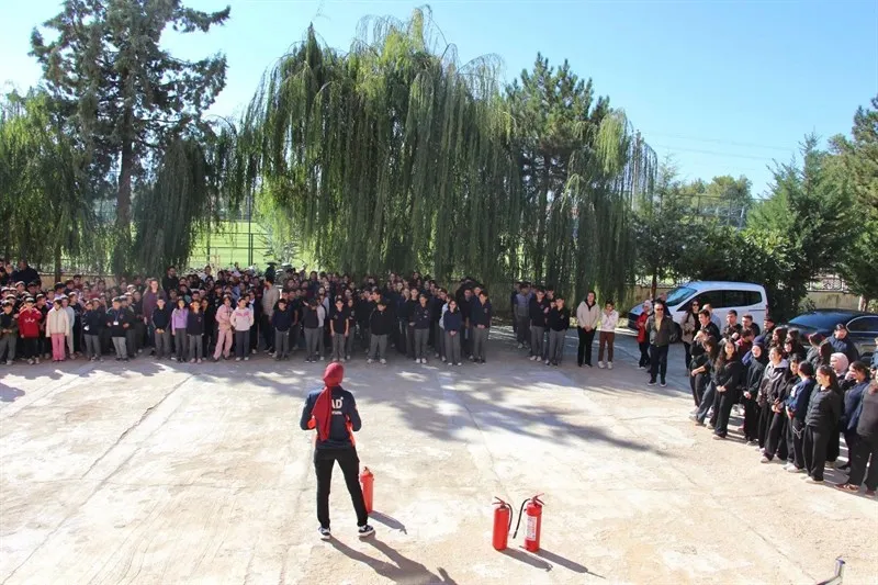 Başmakçı Kaymakamlığı: Kaymakamımız Merve Bayri afetlere hazır olalım” konulu seminere katıldı