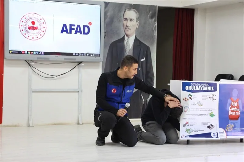 Başmakçı Kaymakamlığı: Kaymakamımız Merve Bayri afetlere hazır olalım” konulu seminere katıldı
