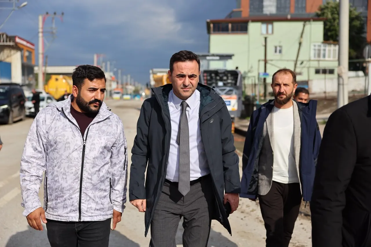 Başkan Özlü, Karamürsel Caddesi´ndeki çalışmaları yerinde inceledi